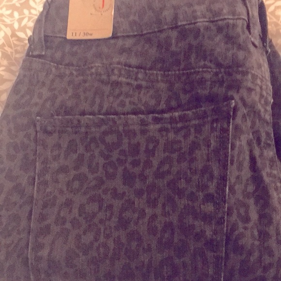Jolt Black Leopard Print Jeans 11/30w NWOT - Picture 10 of 10